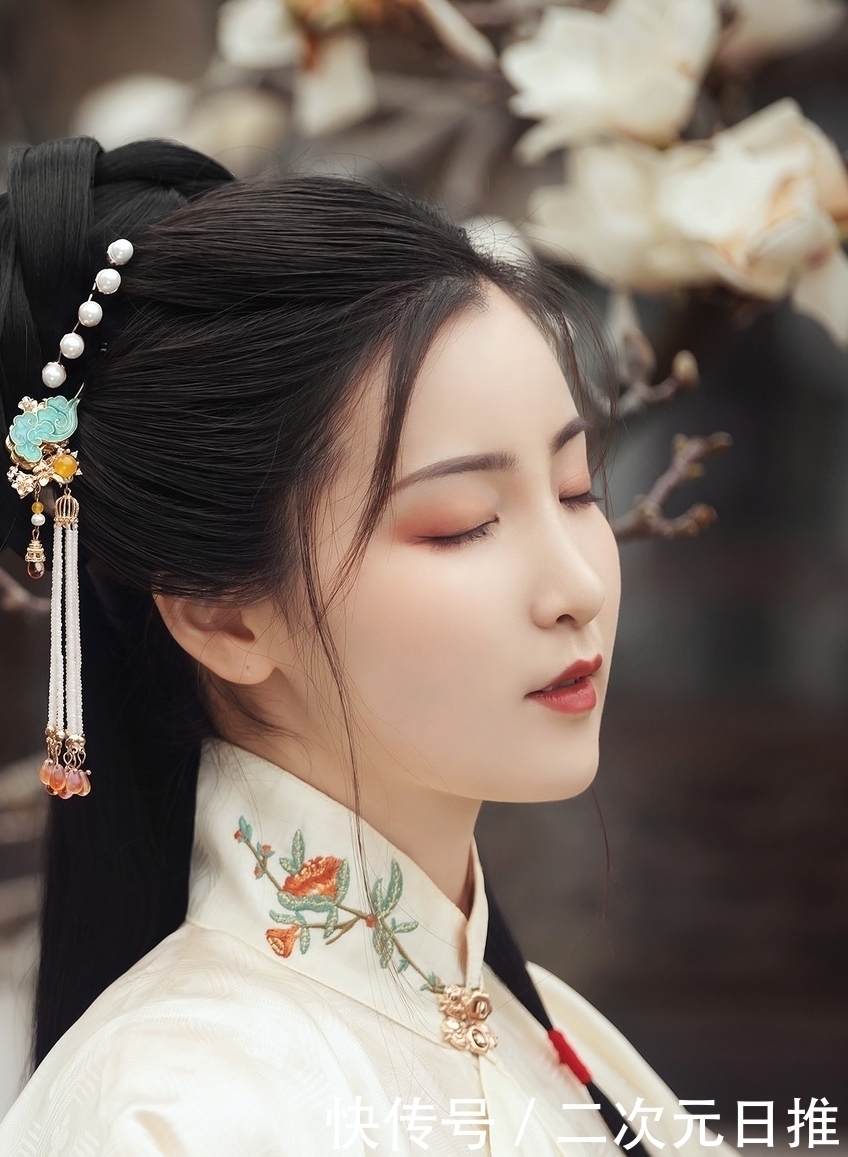 赏月@诗·十首丨乡愁似酒五更醉,往事如烟万里空