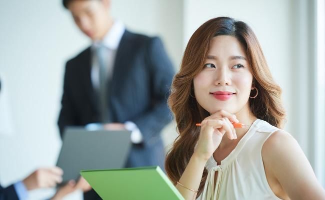 知人家女人贤,坐时入定语不繁,是啥意思?