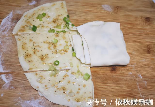 和面|烙饼怎么做才好吃?和面这一步做好,烙饼柔软又筋道,凉了都不硬
