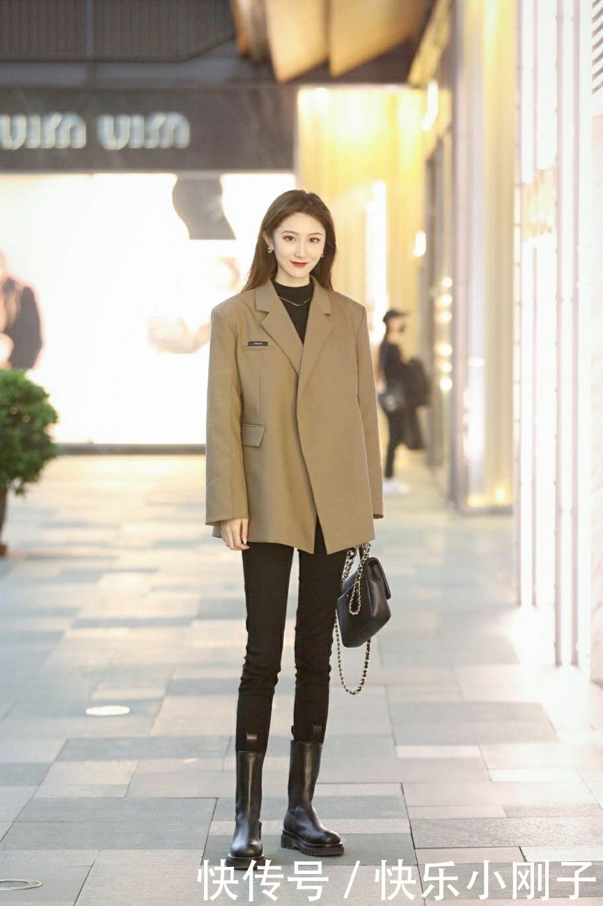一件西服外套帅气全开!简单一搭就十分高级,小仙女学习到了吗