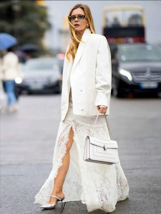 蕾丝裙搭配外套！春天应该这样穿