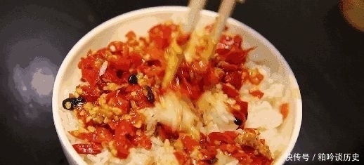 “穷”学生月底是怎么吃饭的?辣椒拌饭都算好的,图4谁看谁心疼