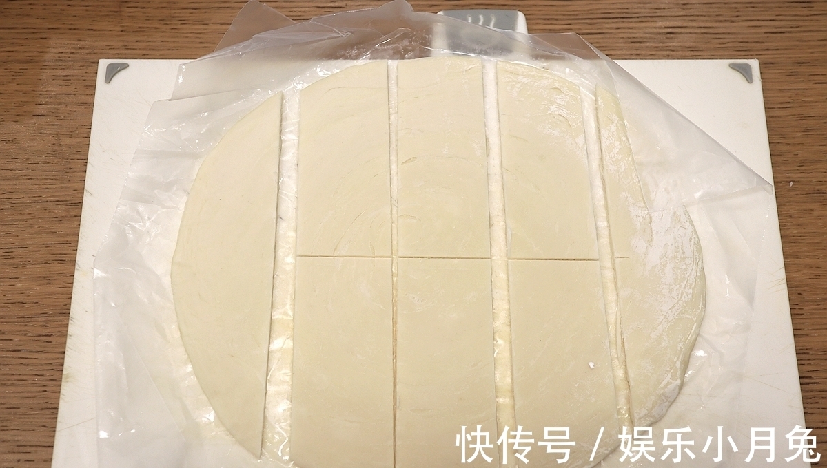 手抓饼|用手抓饼做的午餐肉酥皮卷,8分钟出锅酥嫩嫩,省事又好吃
