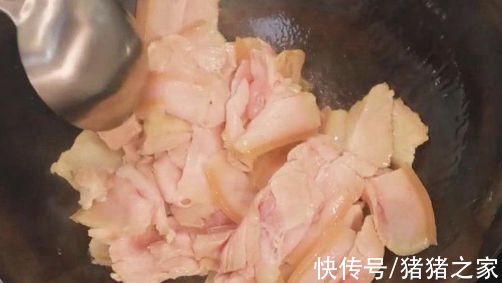 餐馆炒的回锅肉为什么那么好吃?方法很简单,肉片干香肥而不腻