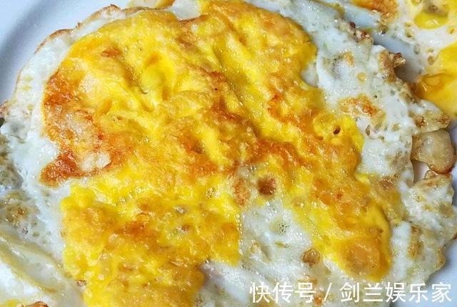 家里面|张文宏建议多喝水,多食用这两种食物,就是最好的预防