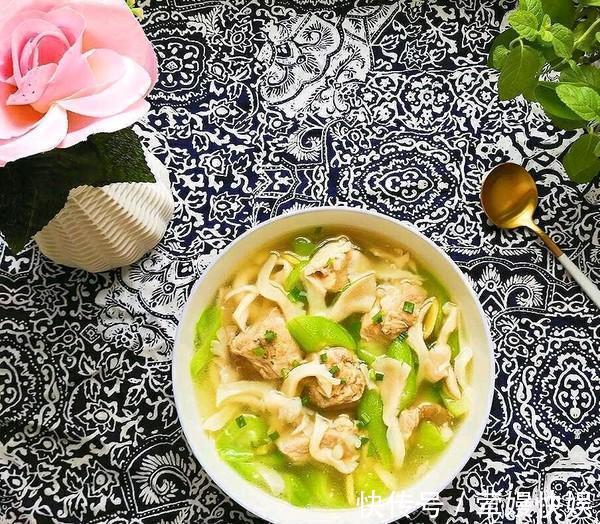 为啥排骨焯水后又腥又柴大厨说了后才知道,原来是用错水了