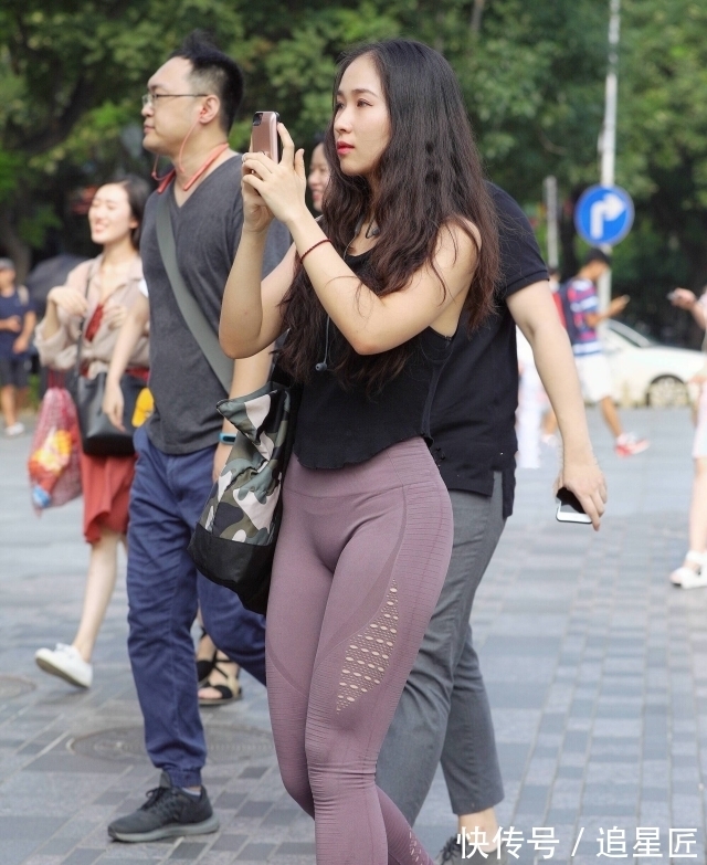 紧身衣 个性的打底裤穿出曲线美，简约经典的裤子非常舒服