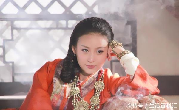 她明明爱慕着乔峰,却是虚竹的女人,最后又嫁给了段誉!