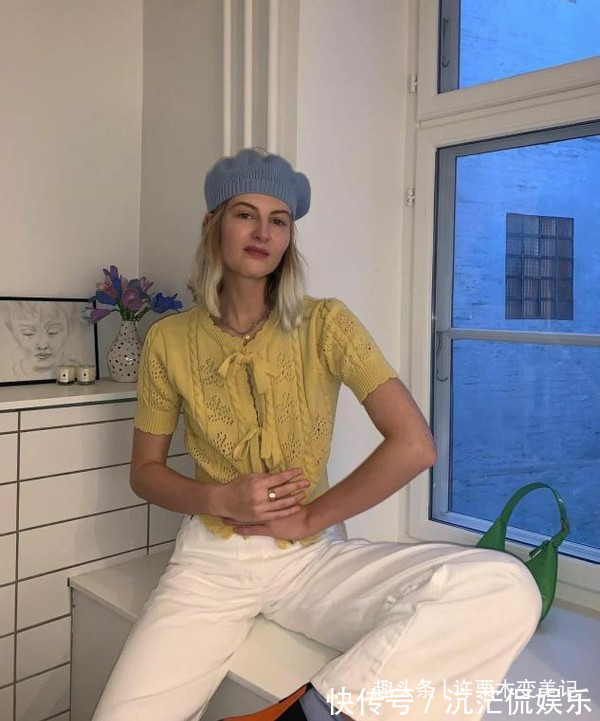 饱和度|过了四十岁的女人,衣柜里这5种颜色衣服别再穿了,显老还掉档次