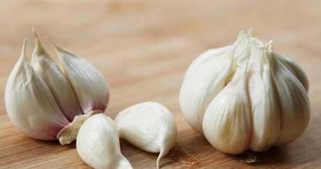 调味品|此物和大蒜搭配,是天然“阿司匹林”,降压活血,血栓不再有