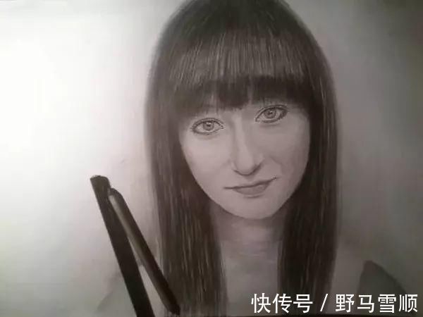 维也纳$身残志坚:没有双手的他,画出令人惊叹的铅笔肖像