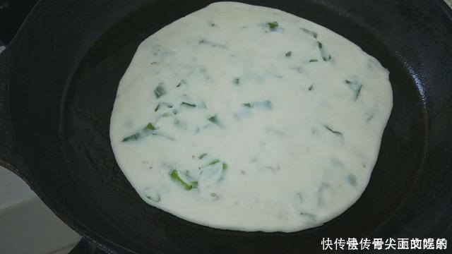 葱花饼这样做太香了，多加1种食材，外酥里软，凉了也不硬，解馋