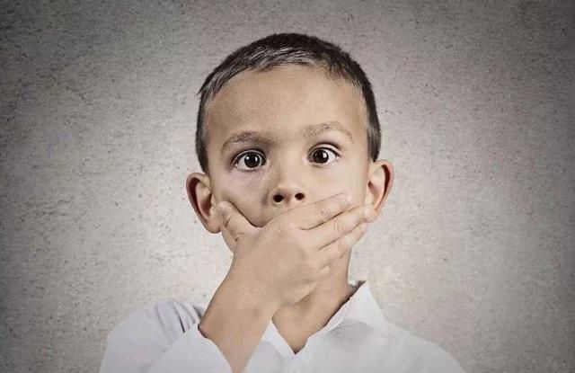 小便宜|长大后“没出息”的孩子,基本都有3个明显特征,希望你家娃没中