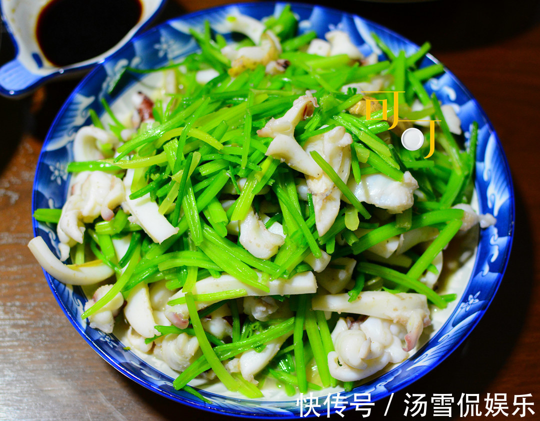 周末宅家，做了三道菜，另外三个是点心，老公说本末倒置