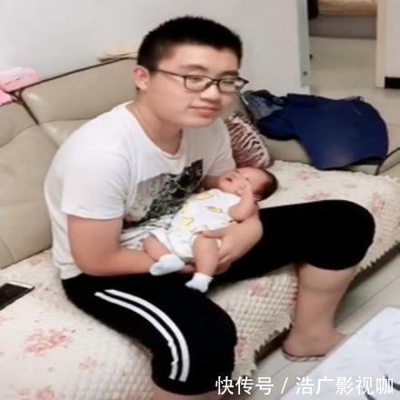 老二|宝妈把妹妹交给哥哥照顾,妈妈感动到哭,网友这是别人家的孩子