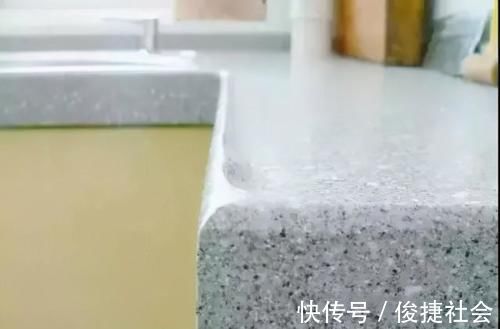玻璃胶|厨房台面要怎么设计,挡水条要怎么装,我家竟然没装