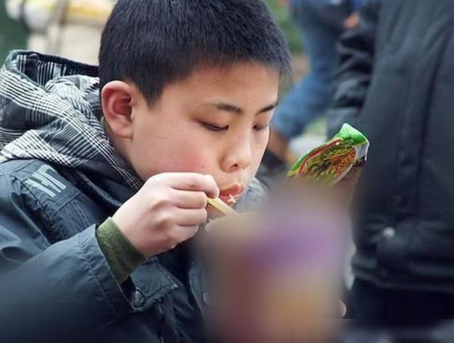 零食|这些黑名单零食，正在将我们的孩子“催熟”，医生快快戒掉吧