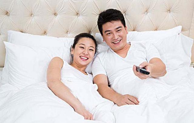 避孕套|34岁女子“上环”后仍怀孕,10个月后,宝宝握着“避孕环”出生