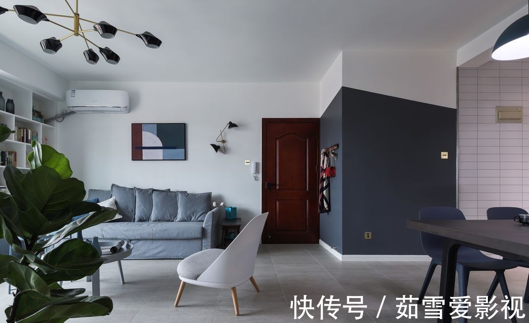 沙发|窗台空间就浪费了?看看这位女士的家,窗台不仅是沙发还能储物