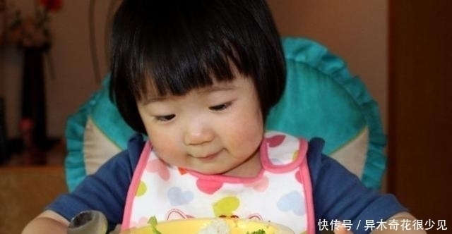 舌苔|7岁女孩长期积食,父母不知拖成脾虚,难长高,医生:无知得可怕