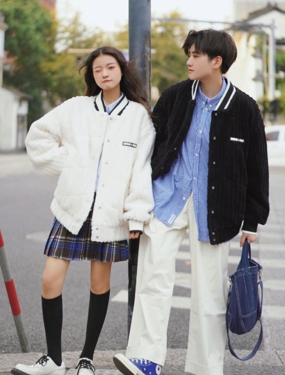 半身裙|冬天穿衣没思路?看看这5组情侣默契穿搭,高阶秀恩爱