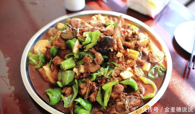  带孩子们去外面吃饭，1个菜2碗饭，娘三吃得饱饱的