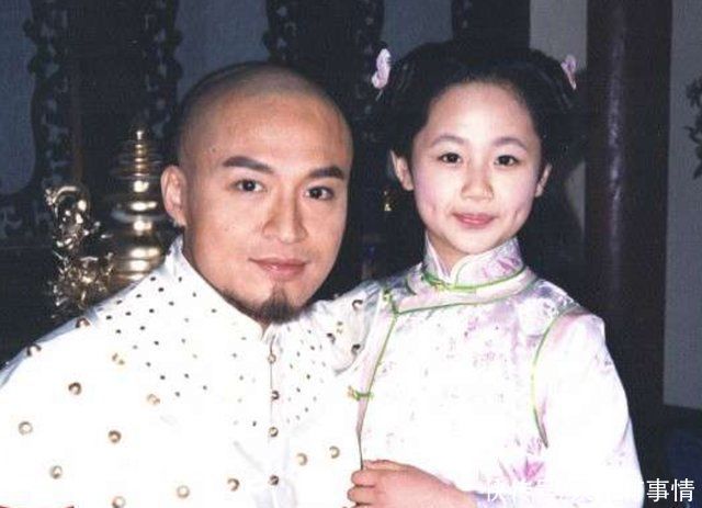 那英|为何女生都喜欢杨紫在《中餐厅》躲着哭,力挺肖战,原谅那英