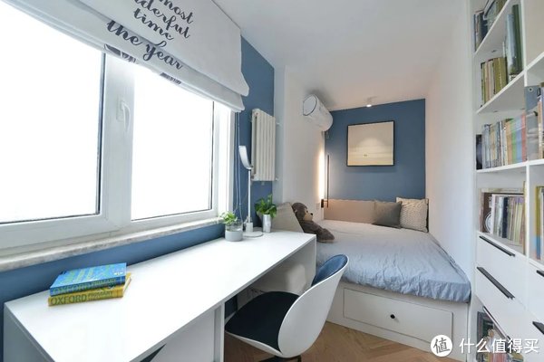 书桌|小夫妻买下没人要的“渣户型”走廊变成图书馆,鸡肋空间不浪费