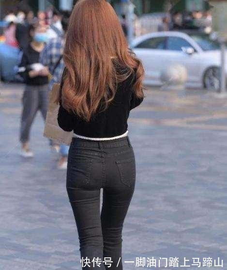 美女 柔美多姿的瑜伽裤美女,露腿的穿搭组合很加分,显得瘦高!