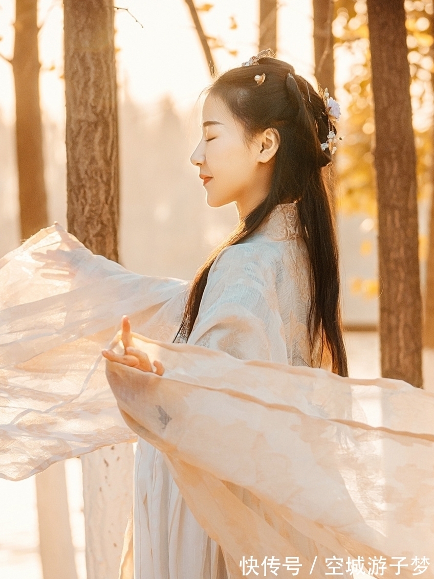 眉弯!原创对联·十五副丨为待君来留虚席,且留情事落眉弯