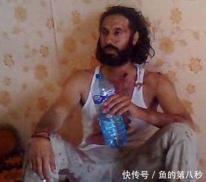 震撼|他是卡扎菲之子,生前默默无闻,死后凭这张照片走红,让美军震撼!