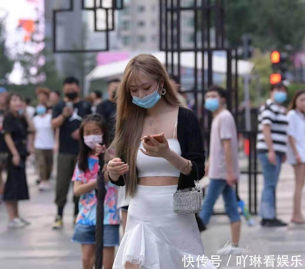 短打背心这么搭真气质!难怪很多小姐姐都在穿,轻松打造女神范儿