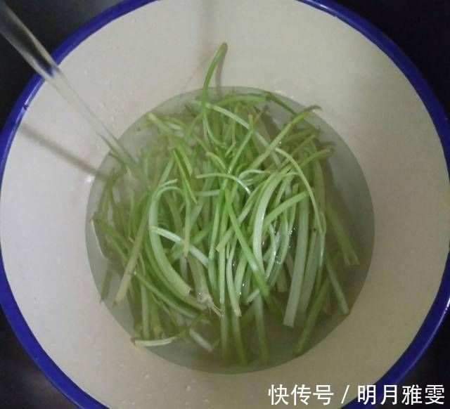 香味|香芹炒鸡蛋,入口充满了香味,很嫩,大人小孩都喜欢