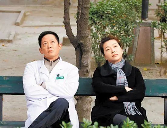 佳丽$王志文的硬笔书法相当老辣,字迹秀劲坚挺,深得女星佳丽喜欢!