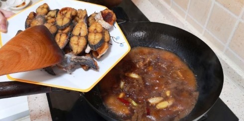 下酒|鲅鱼这样做太香了,我家春节必做这道菜,下酒下饭,上桌就抢光