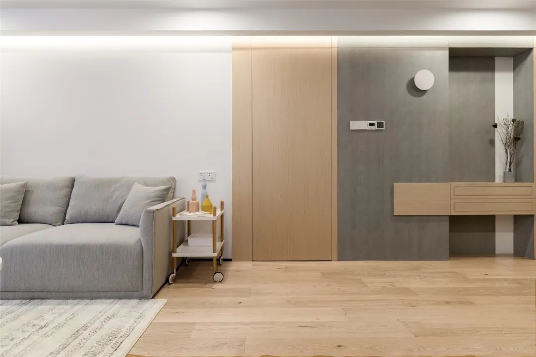 衣帽间|你家衣柜还做上下分体现在流行这样一门到顶的设计,时尚又大气