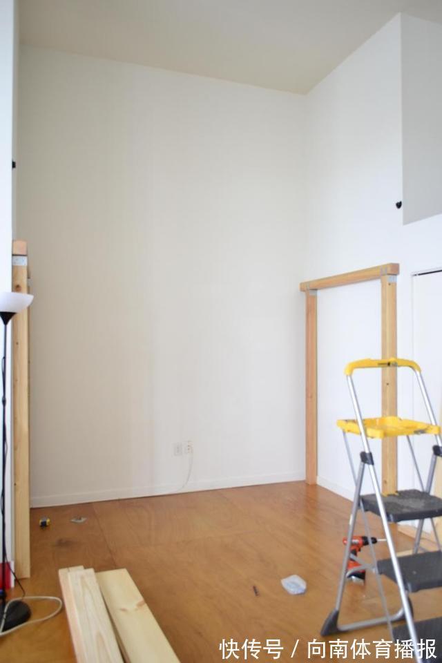 上下铺|卧室不足5㎡大,抬高1米7打造loft结构床,半空中睡觉下面能储物