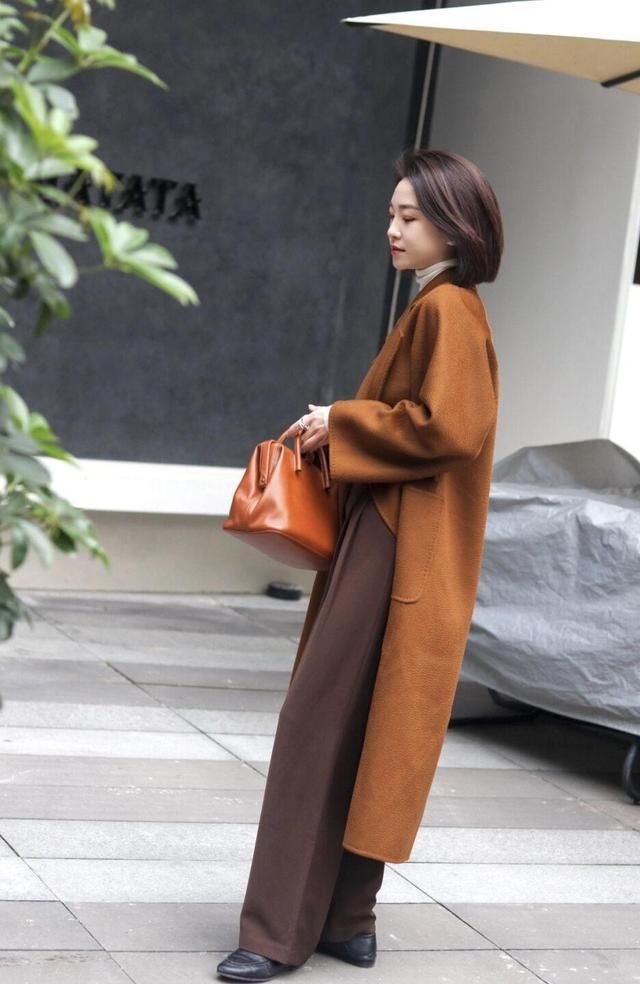 露肤|冬季就适合穿“毛呢外套”，保暖洋气又显气质，照穿让你气质翻倍