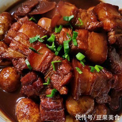 简单易做的虎皮鹌鹑蛋烧肉,让人吃了还想吃