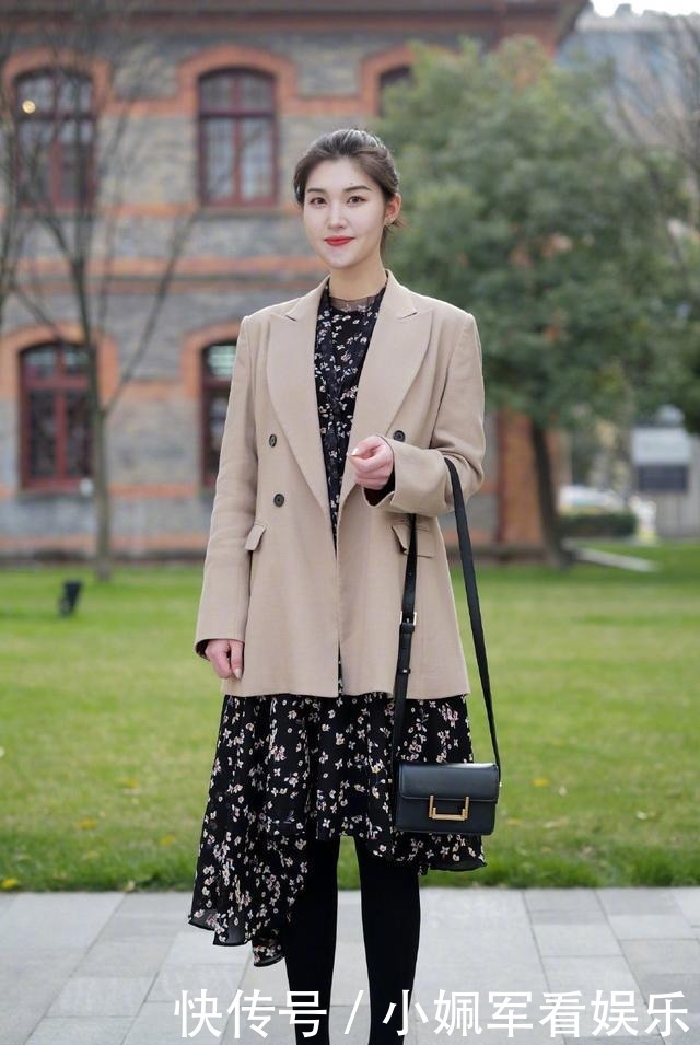 彰显|女装西服时尚又好看,配长裤彰显个性魅力,配短裙温柔可爱