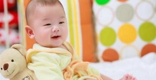 亲子群|还相信“三翻六坐九爬”?医生:别耽误孩子正常发育