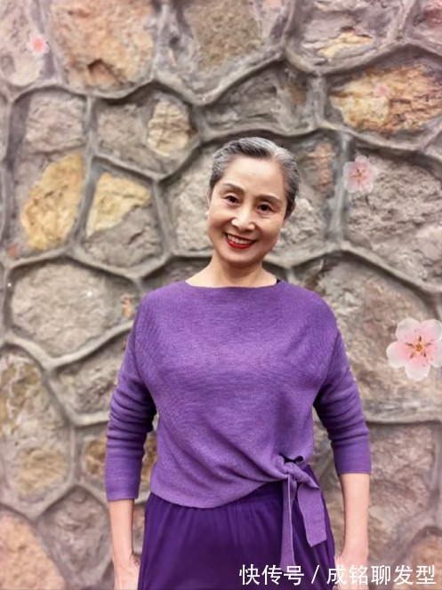 中老年人|被这位奶奶的装扮圈粉,70岁高龄穿半身裙配高跟鞋,美丽优雅时尚