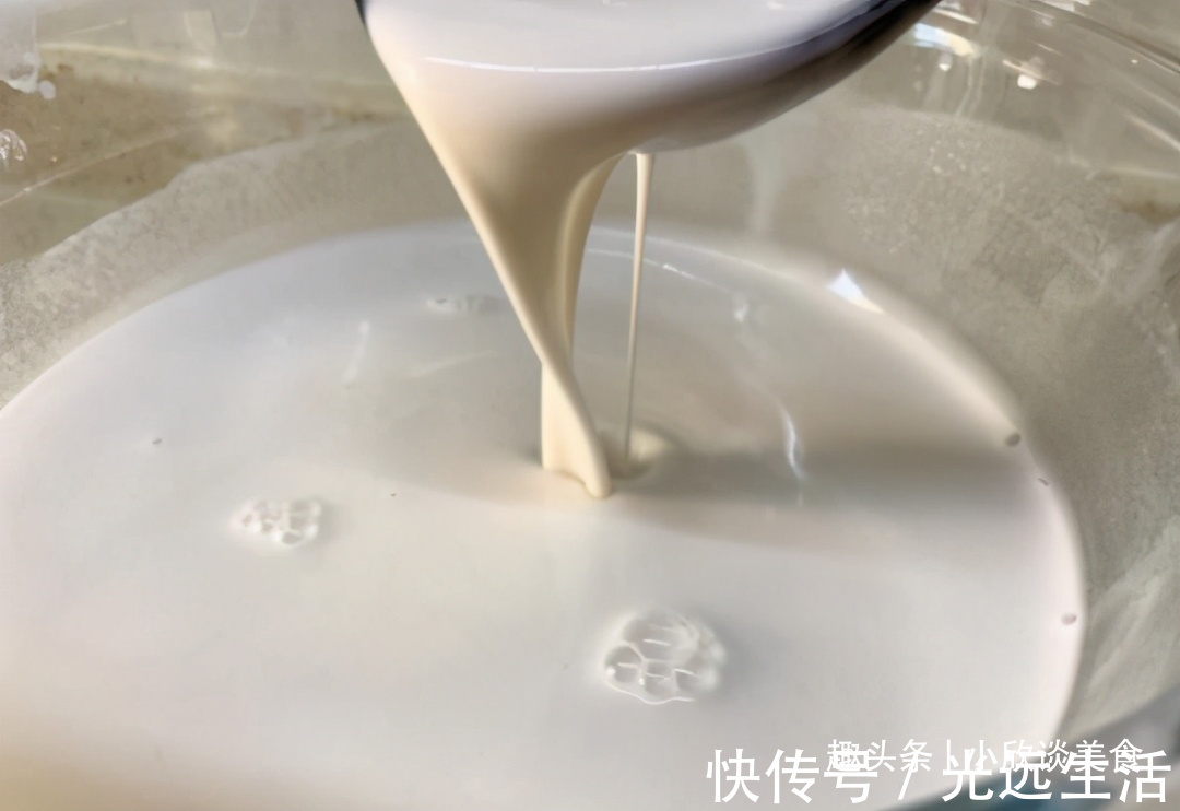 搅拌均匀|想吃凉皮不用买了!教你做“懒人凉皮”,不洗面不用蒸2分钟出锅