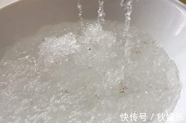 猪皮|女人要对自己舍得,4物当“零食”多吃,或助你皮肤细腻,更年轻