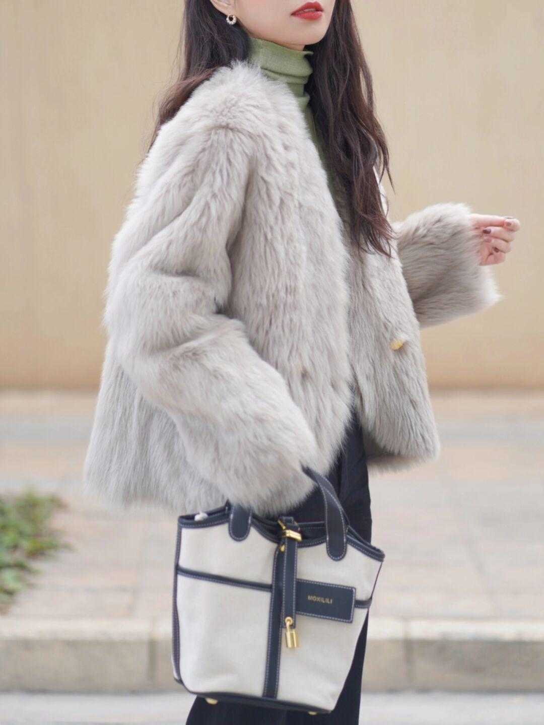 打底衫 临近新年!别再穿松垮无形的单品了!这几件干练又保暖的衣服,最好看