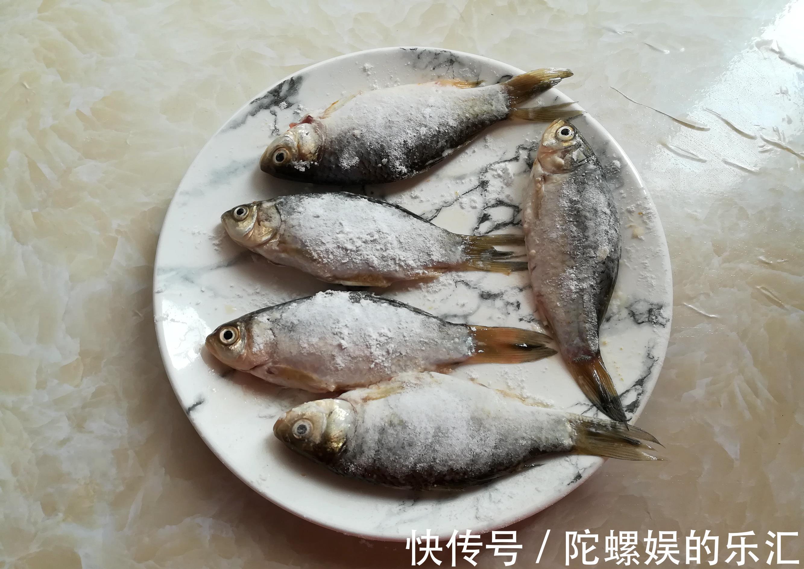 大厨|煎鱼总破皮？大厨：记住这3个小技巧，鱼皮不破，味道更鲜美