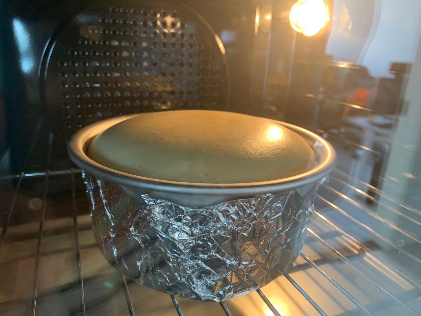 这蛋糕比肉松面包还好吃,奶香浓郁,细腻香软,咬一口还爆浆