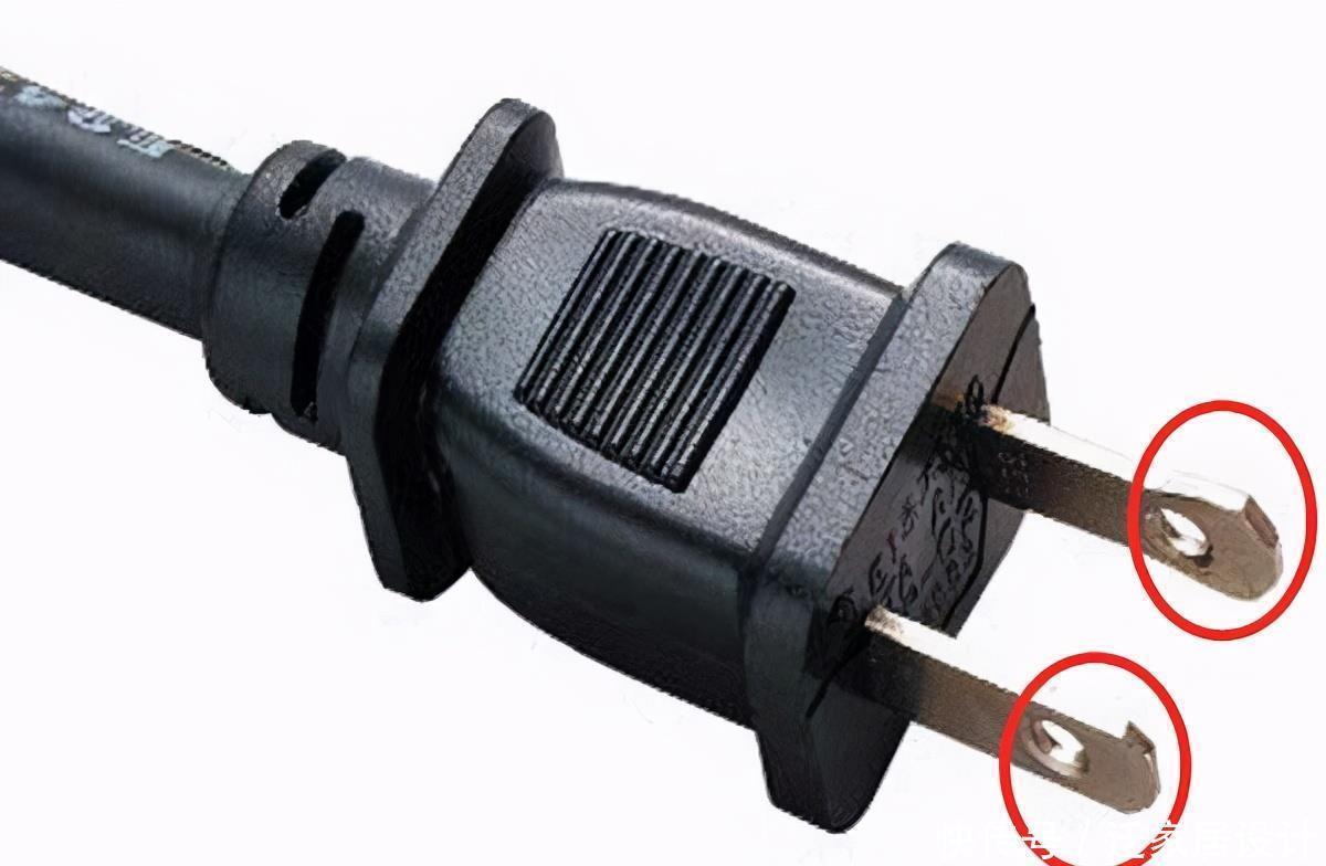 插头|用了这么多年的插座,都没注意插头上有2个孔,能有如此大的用意