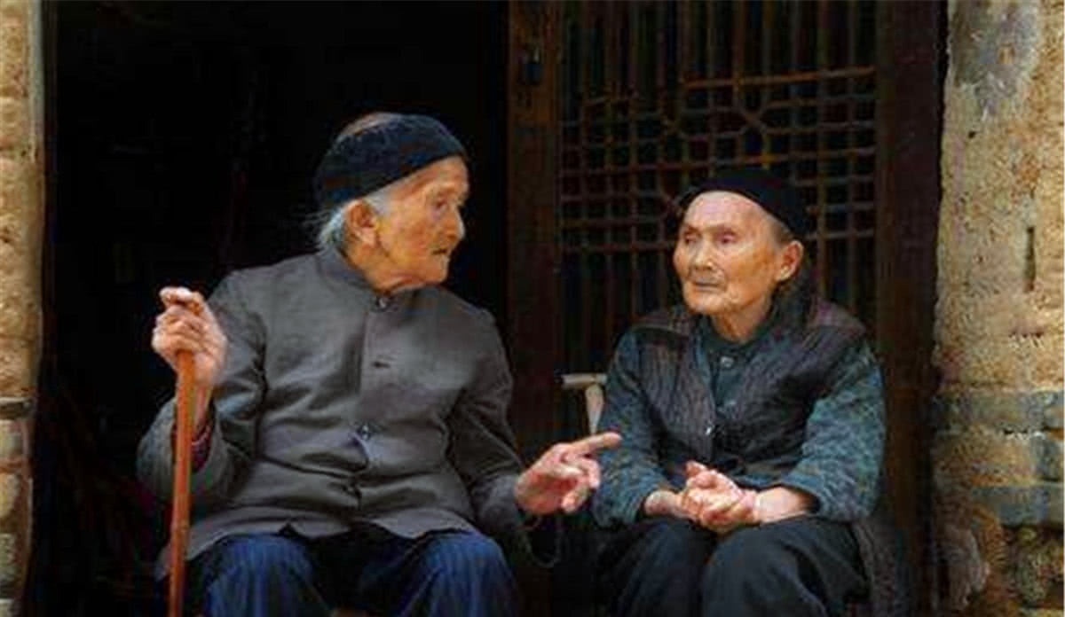 门当户对|俗语:宁愿邻居养条牛,不愿邻居出诸侯,啥意思?老话说透了人性