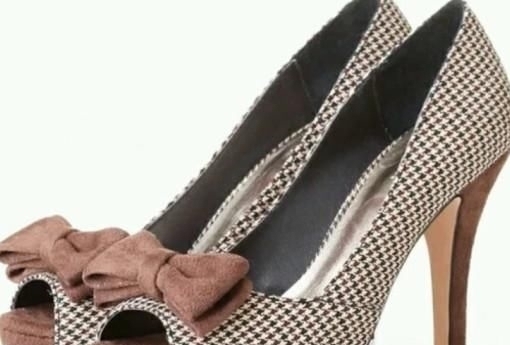 伤害|经常穿高跟鞋的3大伤害,现在知道还不晚,以后一定要注意了